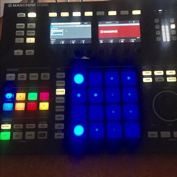Native Instruments Maschine Studio - Picture 1 of 1