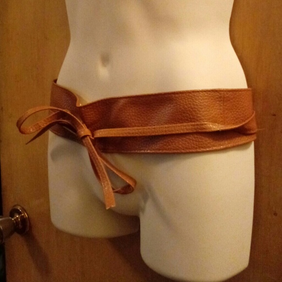 Beautiful camel color belt - Picture 2 of 4