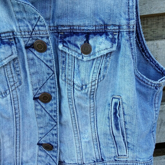 American Eagle Denim Vest - Picture 2 of 7