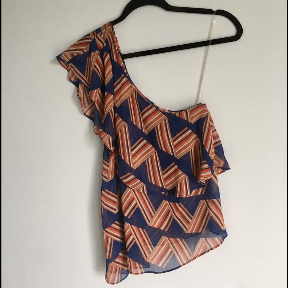 PRICE ⬇️ Boutique One Shoulder Asymmetrical Too - Picture 3 of 3