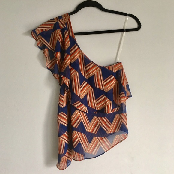 PRICE ⬇️ Boutique One Shoulder Asymmetrical Too - Picture 2 of 3