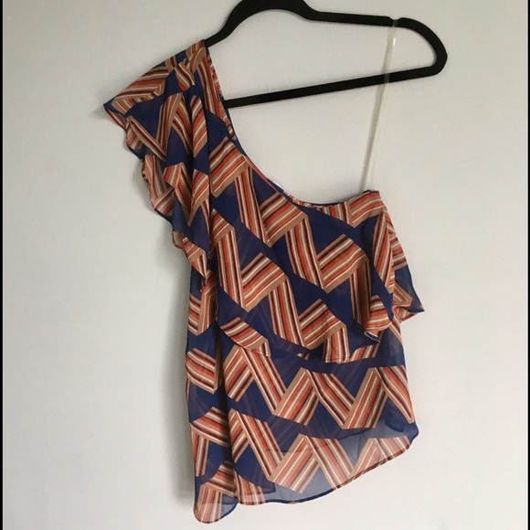 PRICE ⬇️ Boutique One Shoulder Asymmetrical Too - Picture 3 of 3