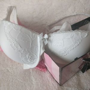 Victoria' Secret Body By Victoria 34DD