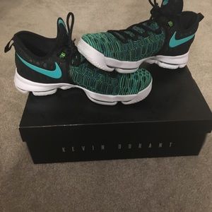 KD 9 basketball ball shoe