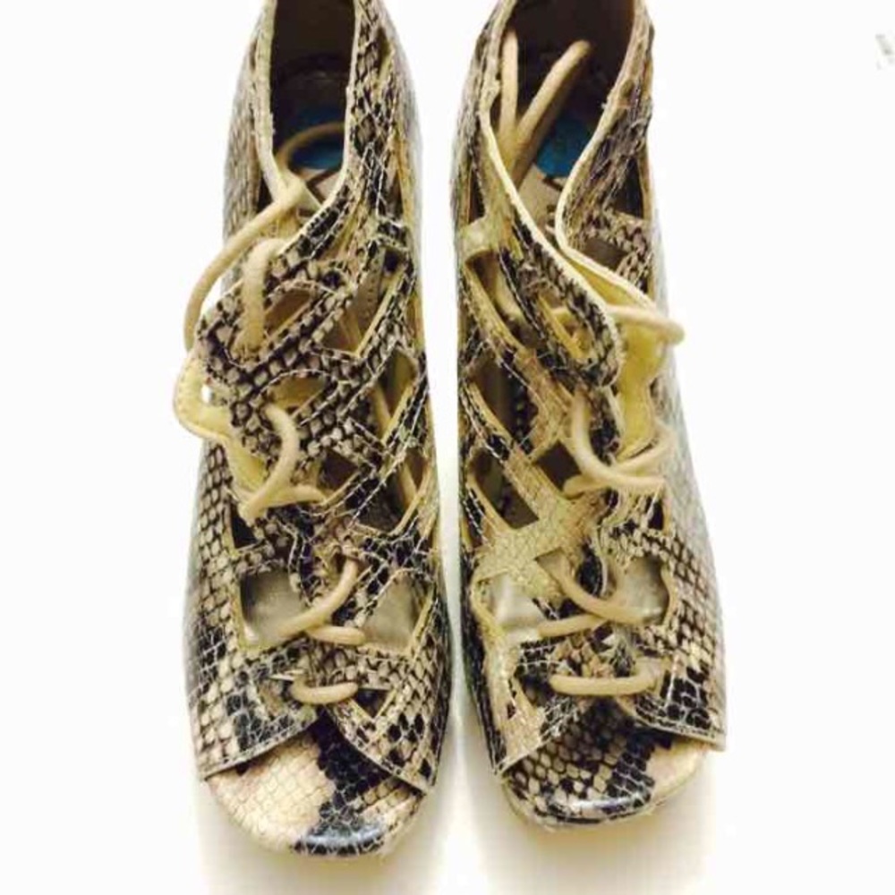 M.I.A. Reptile Print Heels - Picture 2 of 3
