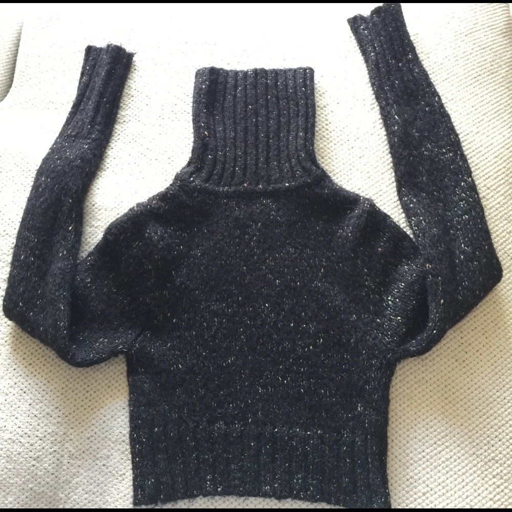 GUESS. Crop top turtleneck. Brand new.