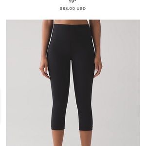 Lulu Lemon 3/4 cropped Wunder Under