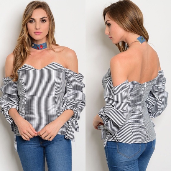 🎉CLEARANCE🎉Black & White Off Shoulder Ruffle Top - Picture 2 of 3