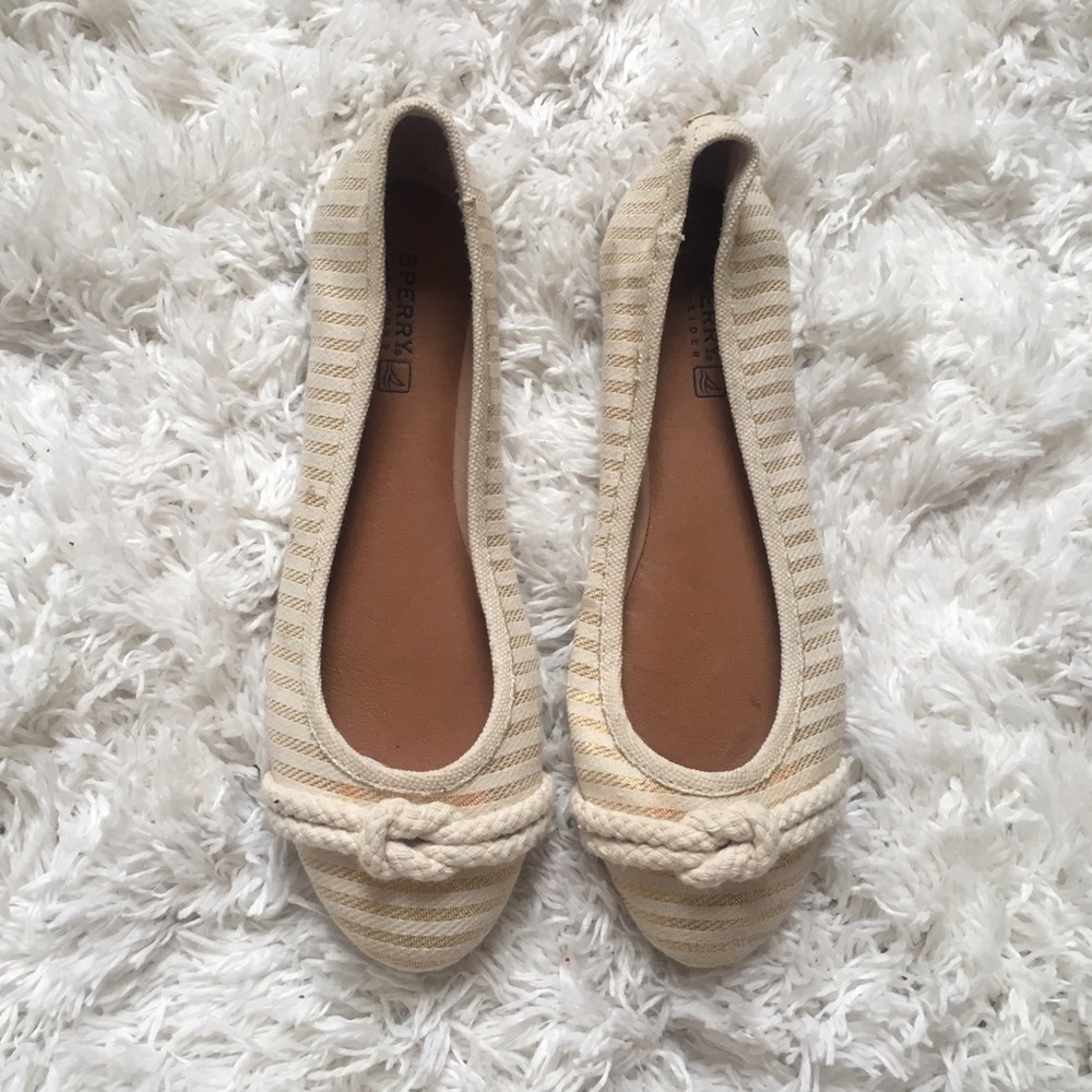 Sperry Canvas Flat in Natural/Gold Stripe, Size 6