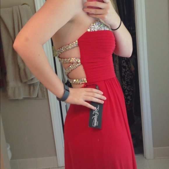 Red prom dress - Picture 2 of 8