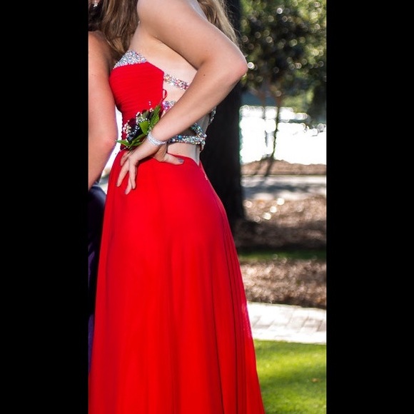 Red prom dress - Picture 4 of 8