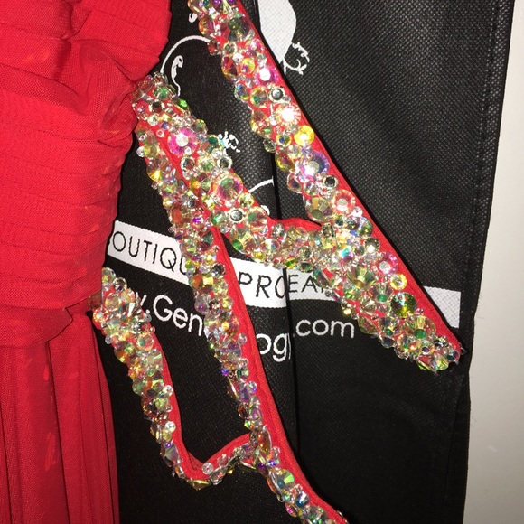 Red prom dress - Picture 5 of 8