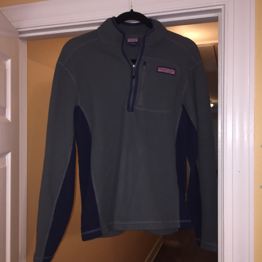 Two toned Vineyard Vines 1/4 zip fleece size S