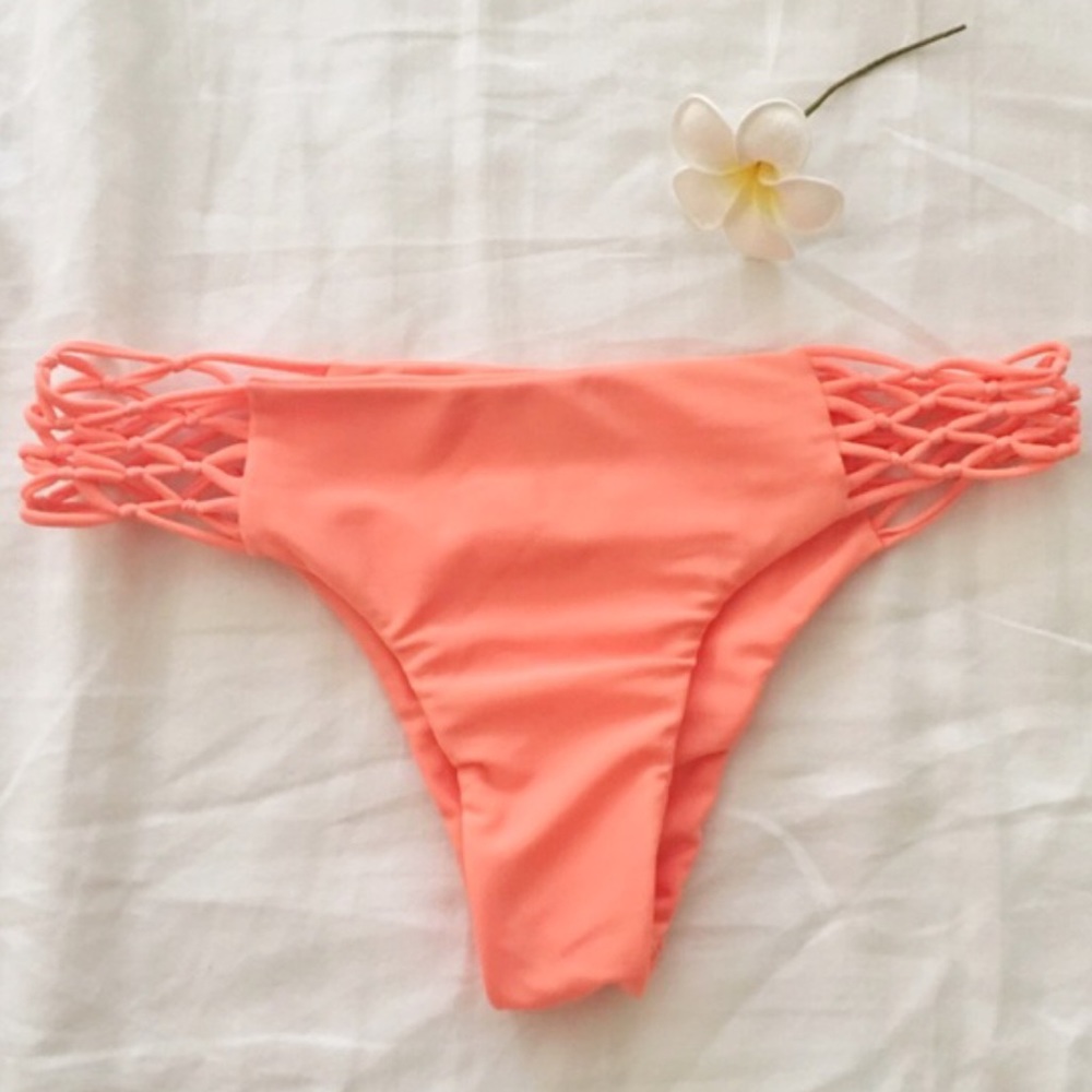 Like new Mikoh Banyan bottoms in Sunrise