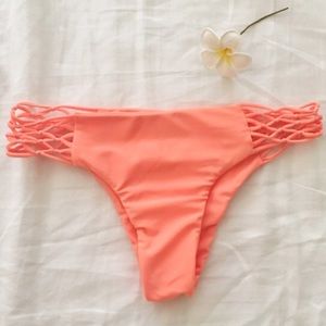 Like new Mikoh Banyan bottoms in Sunrise