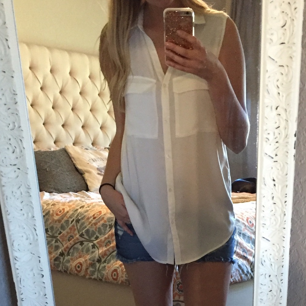 Button up sleeveless blouse.