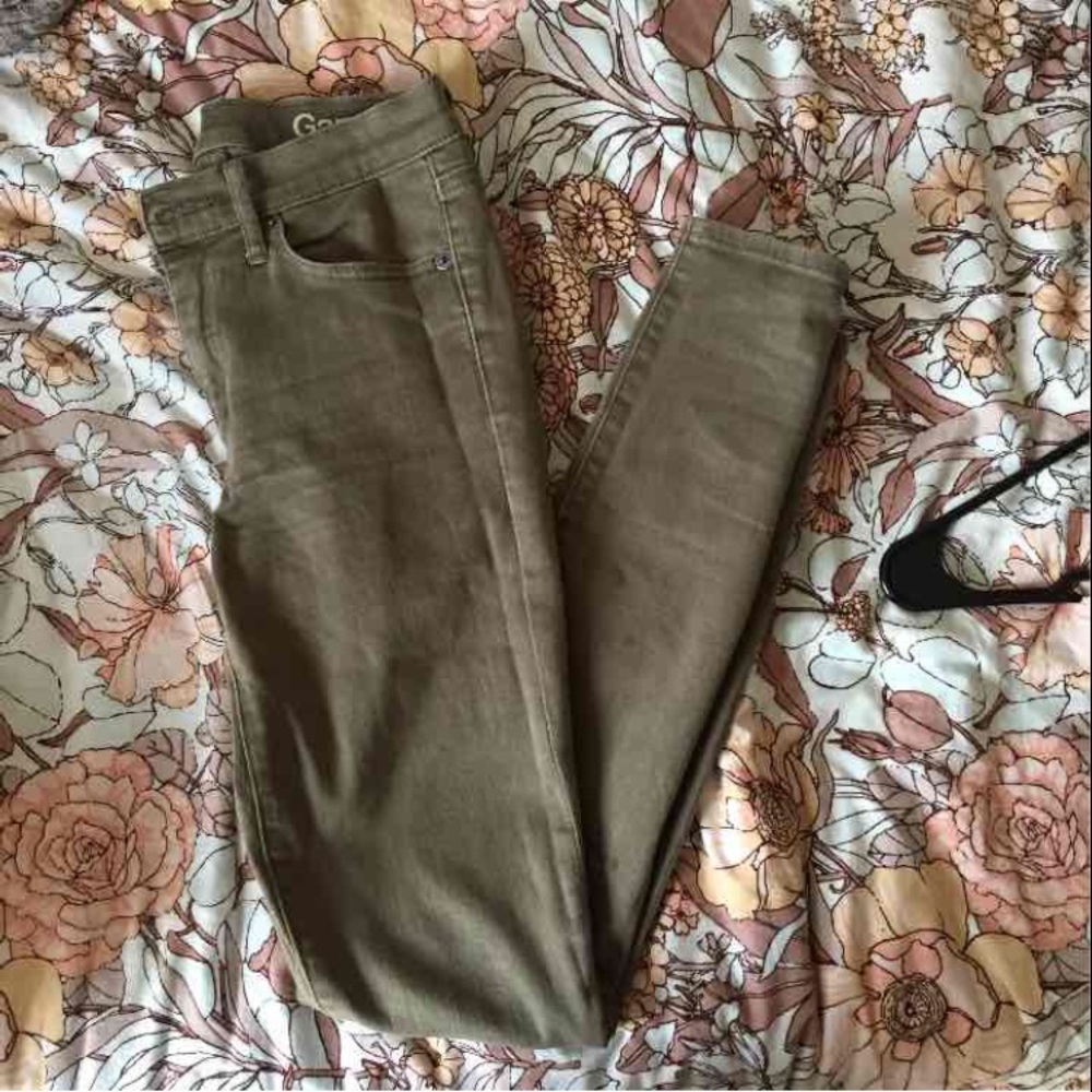 Gap olive jeans