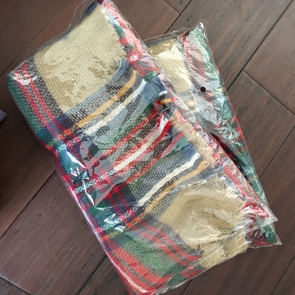 NWT Oversize Blanket Scarf - Picture 2 of 2