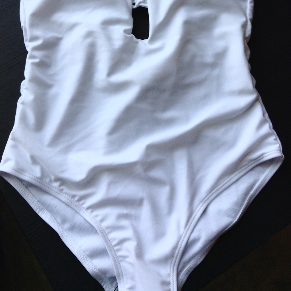 Detailed Wings Monokini - Picture 2 of 3