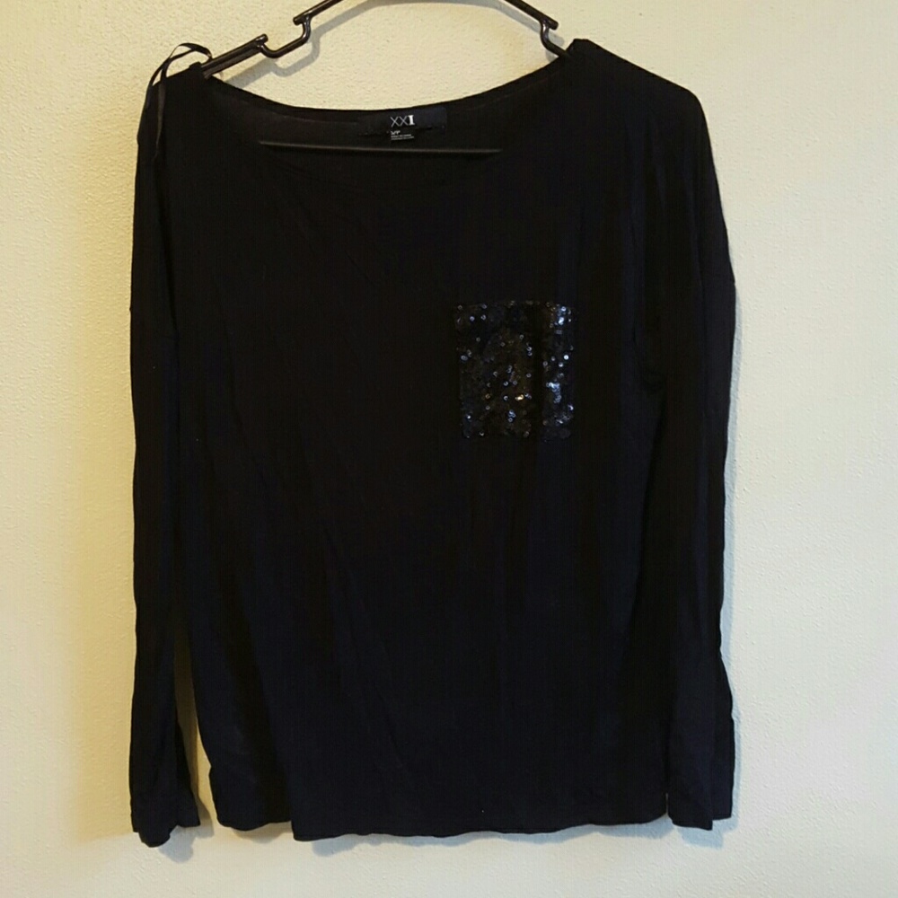 Cute sequins shirt!