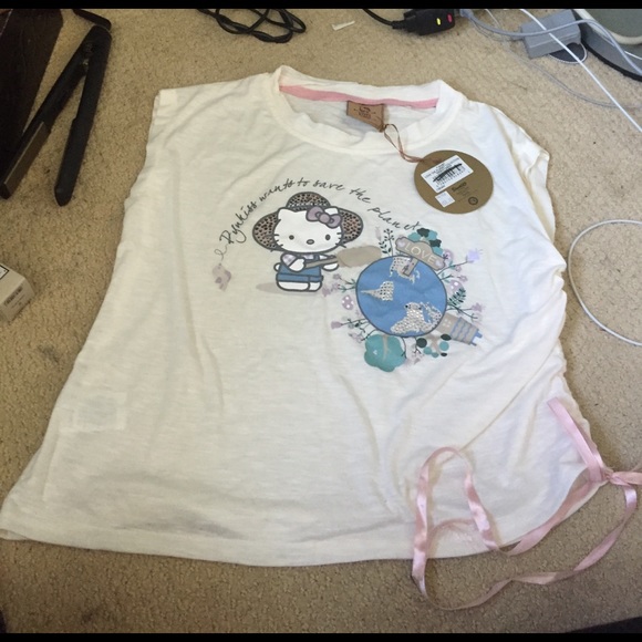 Hello Kitty Bow Top - Picture 1 of 2