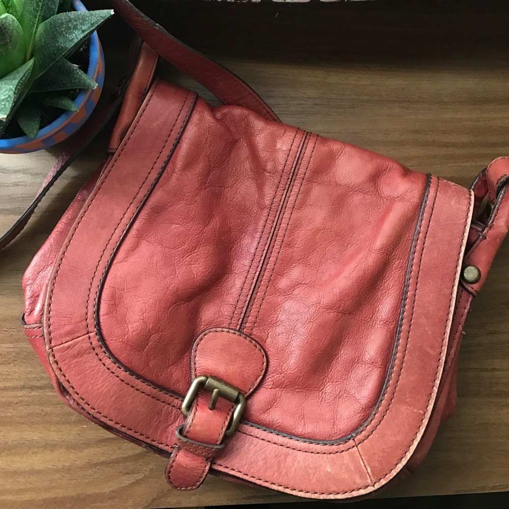 FOSSIL ❤️ Flap Buckle Crossbody