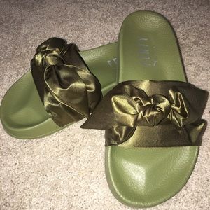Fenty by Puma Bow Slides (Olive)