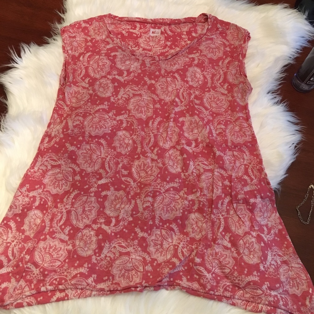 REI sleeveless top