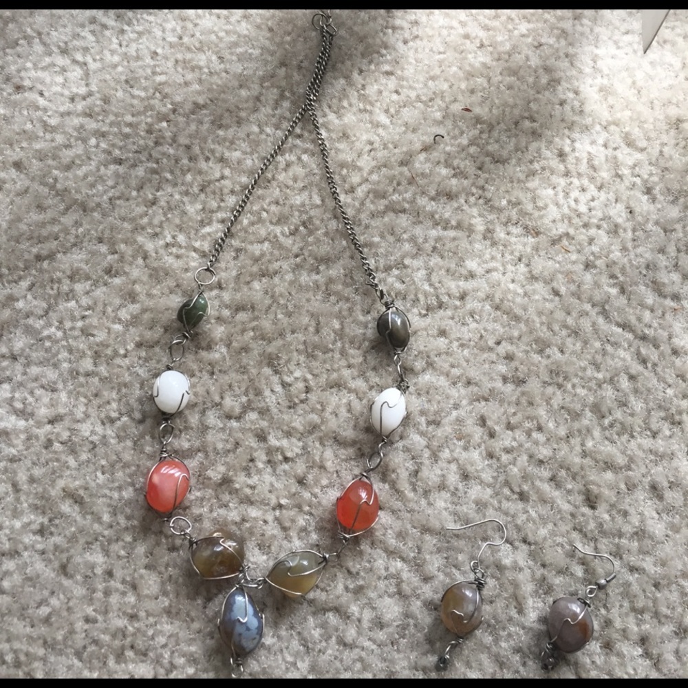 Earings and neckless