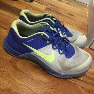 women's Nike metcon 2.0