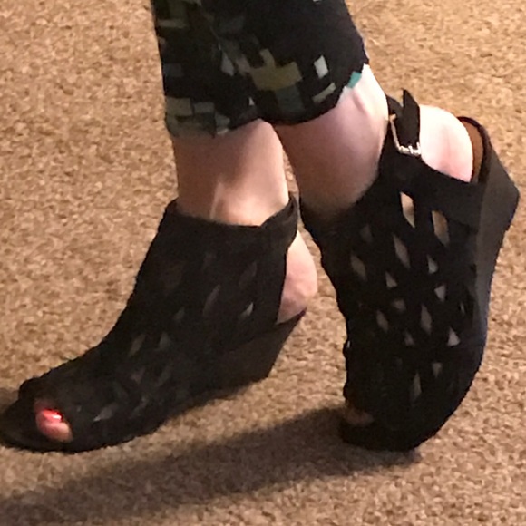 ❌SOLD❌ Black Low Wedge With Cutouts - Picture 6 of 7