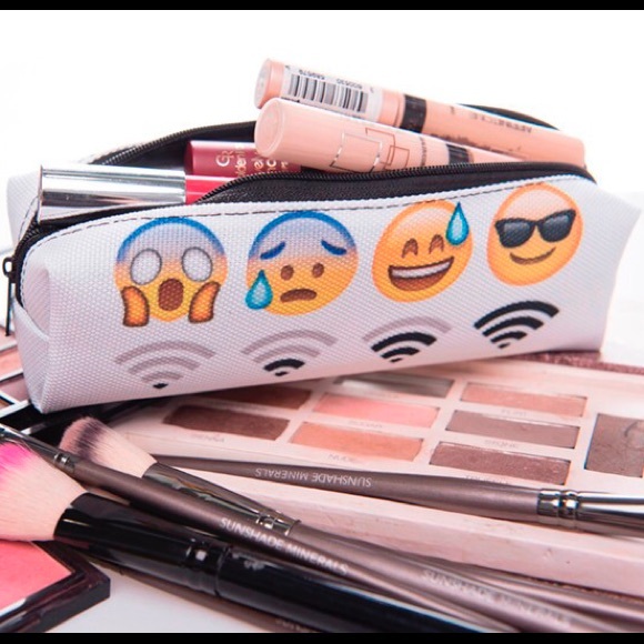 Fun Travel Makeup Bag NWT - Picture 1 of 5