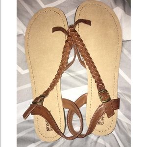 MOVING SALE: Brand New Mossimo Sandler