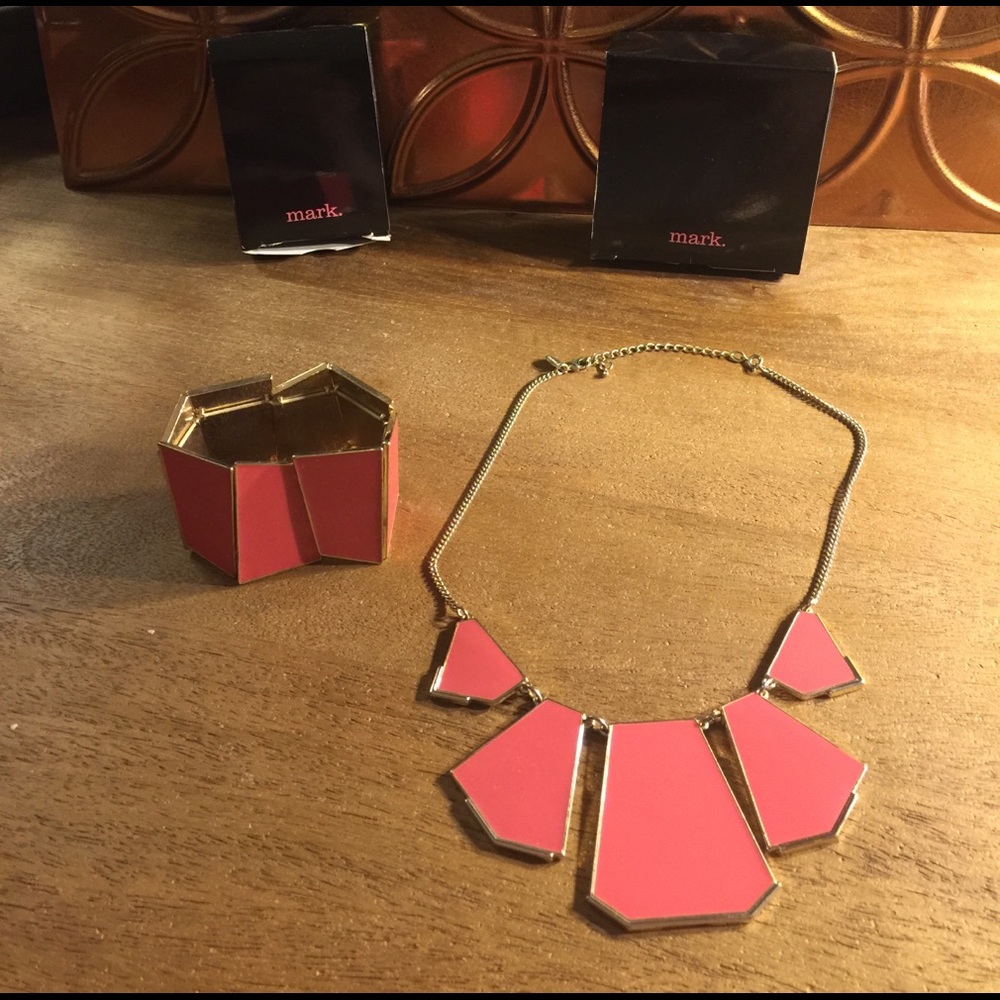 New! Mark! Great Shapes Necklace & Bracelet Set!