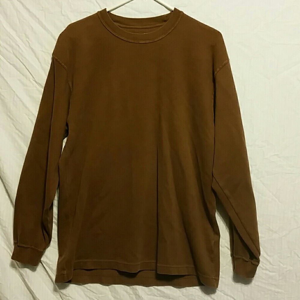 Brown lightweight sweatshirt.