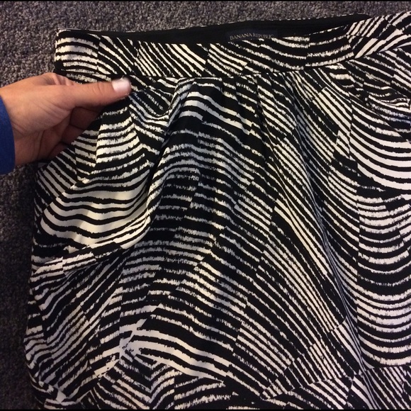 Banana Republic polyester mini skirt - Picture 2 of 4