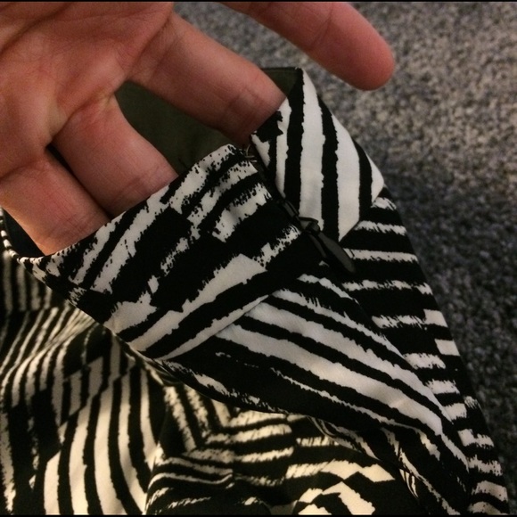 Banana Republic polyester mini skirt - Picture 4 of 4