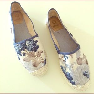 Vidorreta Floral Cream Blue Canvas Loafers Flats