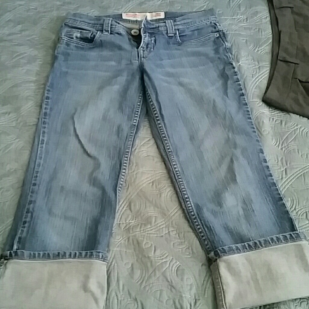 CLEARANCE! Cropped jeans