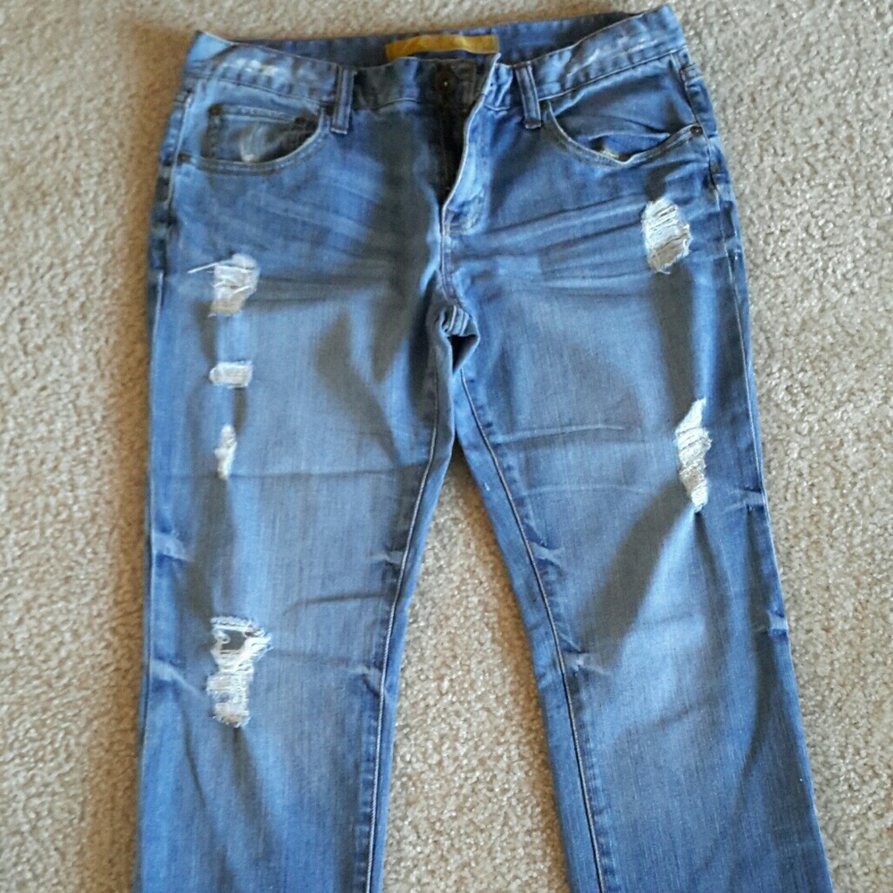 Ripped Skinny Capri Jeans