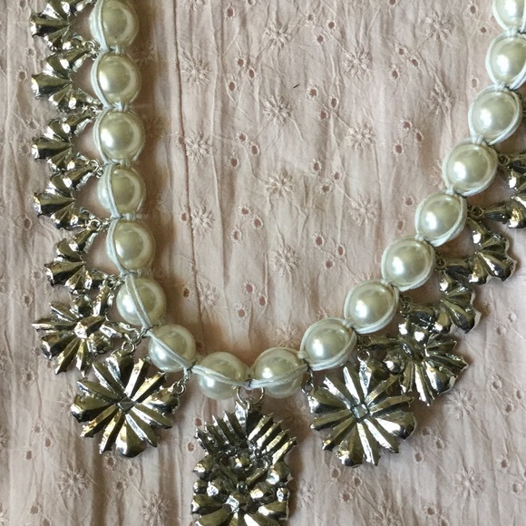 Statement necklace. - Picture 3 of 3