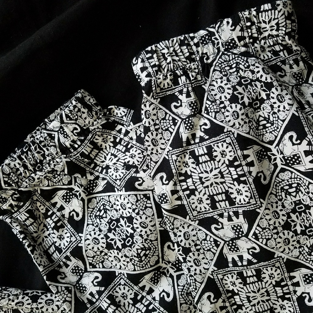💕20%OFF💕BLACK WHITE PRINT JOGGER PANTS - Picture 4 of 5