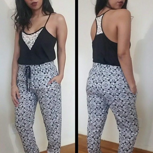 💕20%OFF💕BLACK WHITE PRINT JOGGER PANTS - Picture 2 of 5