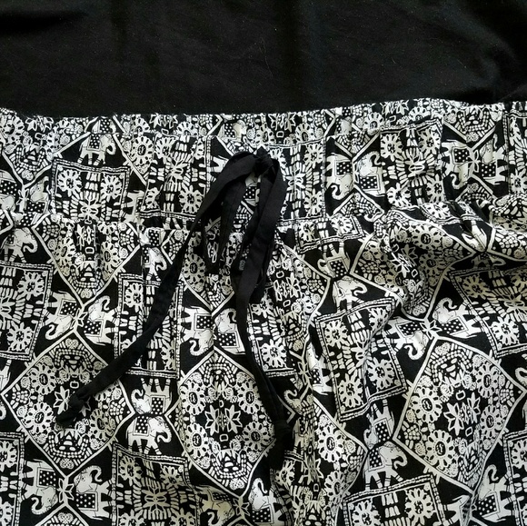 💕20%OFF💕BLACK WHITE PRINT JOGGER PANTS - Picture 5 of 5