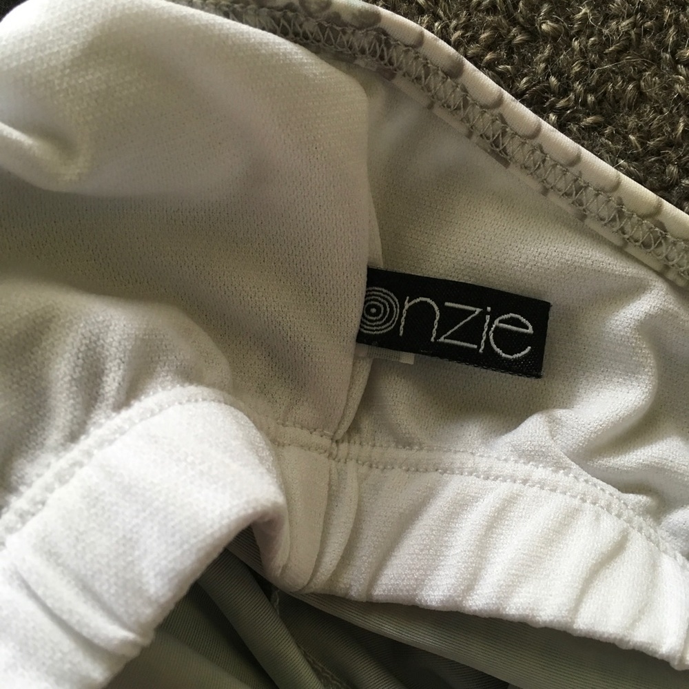 Onzie yoga top ❌sold❌ - Picture 3 of 3