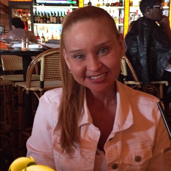 Meet your Posher, Lisa - Picture 3 of 4