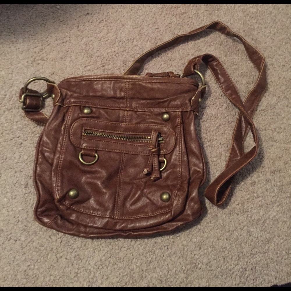 Simple and cute off the shoulder purse!