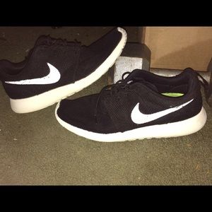 Nike roshe run size 10.5