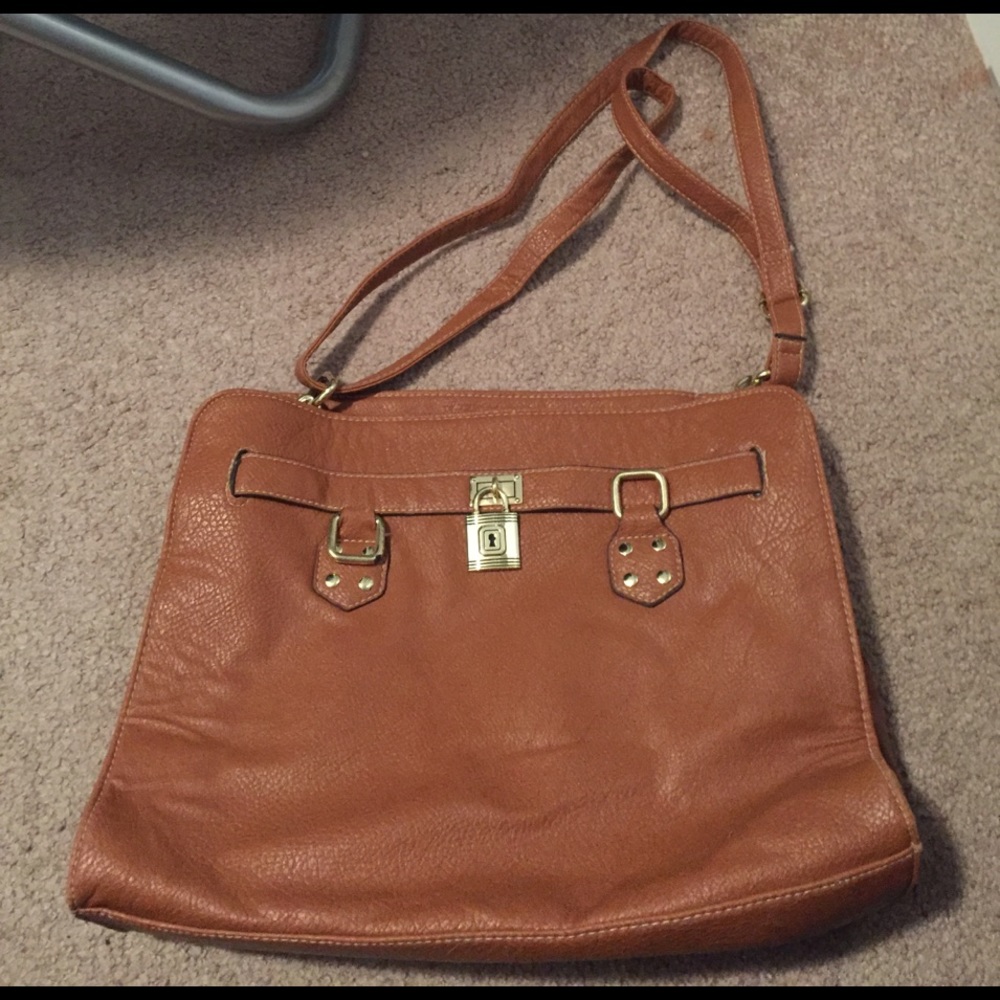 Another super cute brown leather purse!