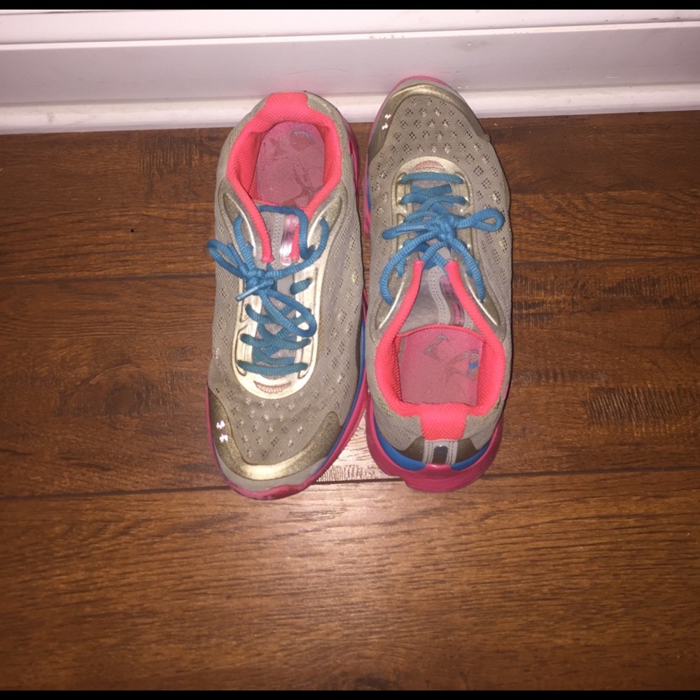 Women's under armour tennis shoes